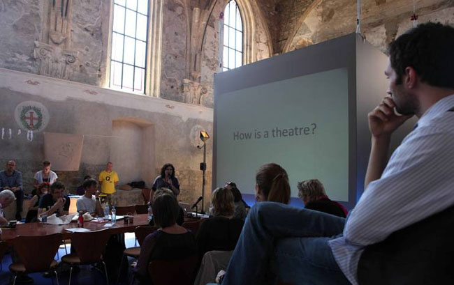 HowIsATheatre2