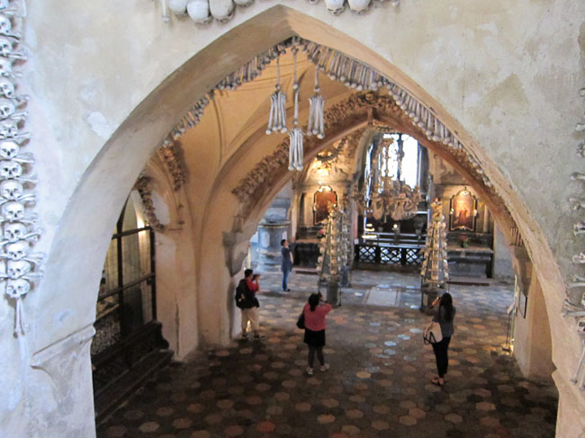 OssuaryBoneChurch1182