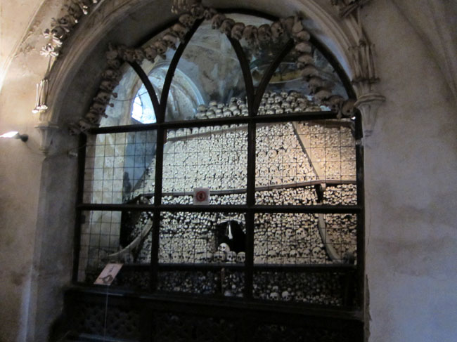 OssuaryBoneChurch1185