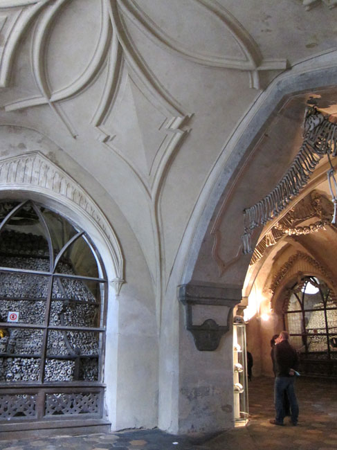 OssuaryBoneChurch1191