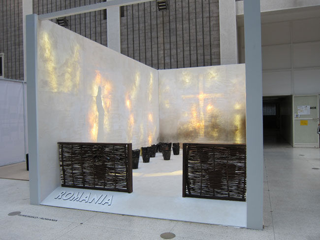 1RomaniaExhibitBooth0905