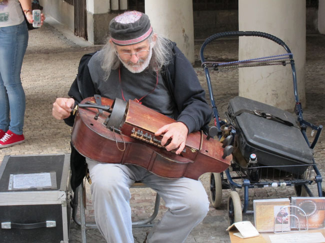 StreetMusician1533