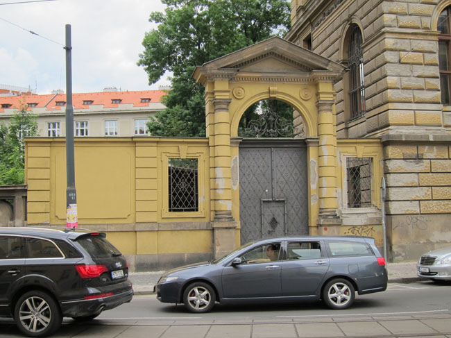 PragueBldgs0182