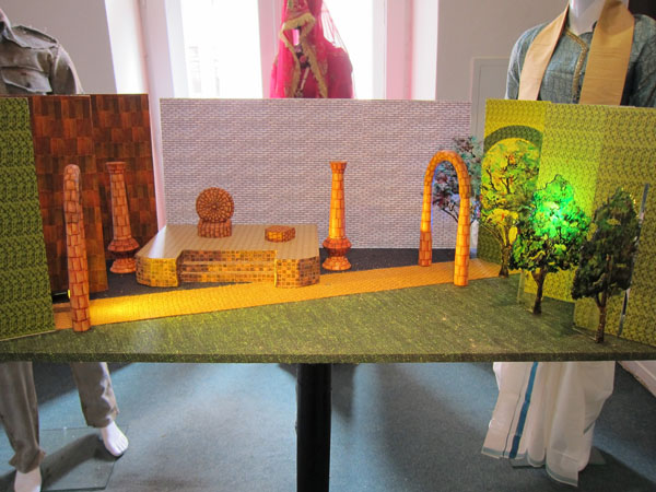 IndiaStudentExhibit_3507