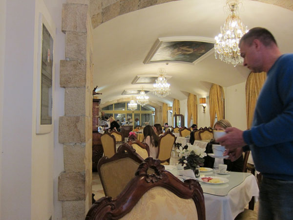 HotelBreakfastRoom_3780