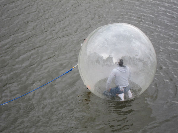 RiverFloatingBall_2342